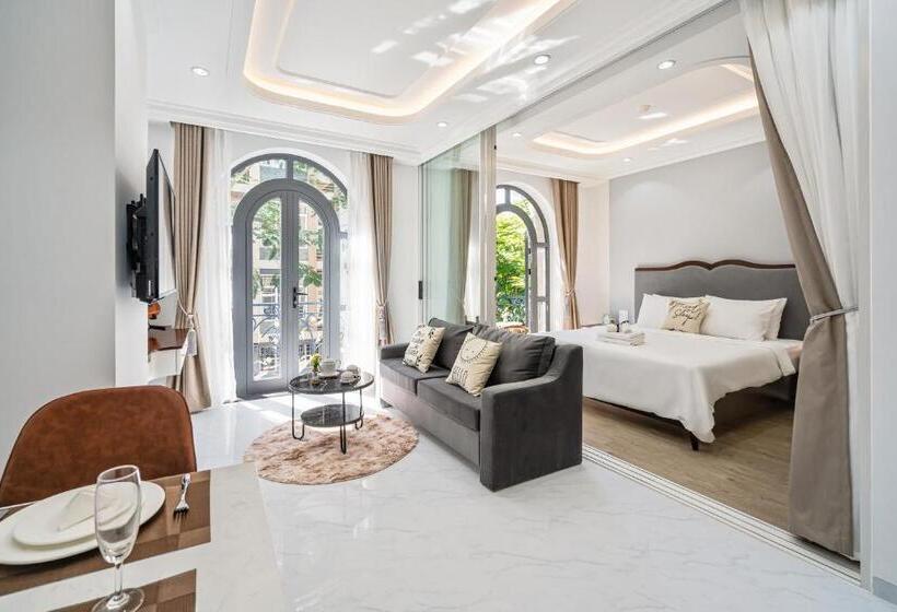 سوئیت با بالکن, The Royal Homies  Phu My Hung