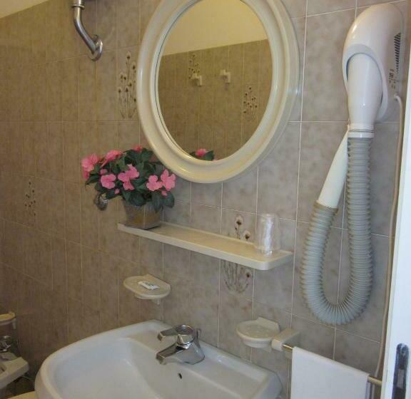 标准三人间, Villa Degli Aranci