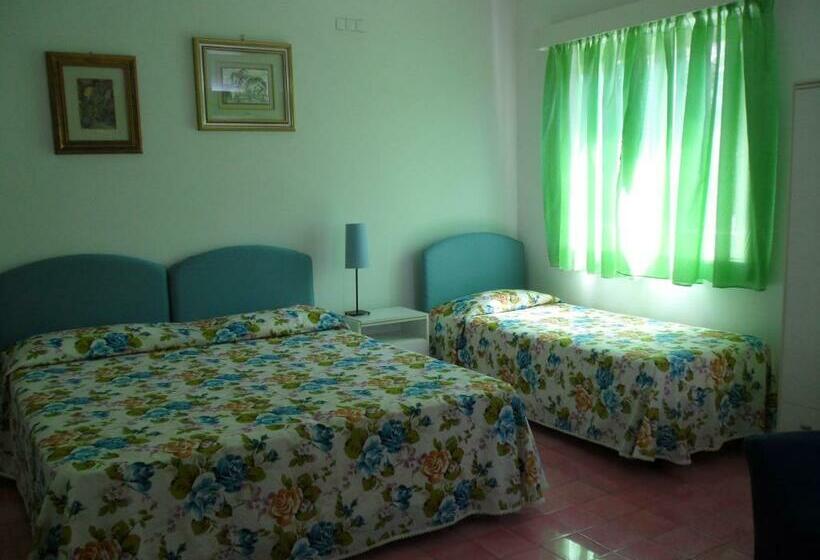 标准三人间, Villa Degli Aranci