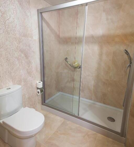 이코노미 룸, Aqua