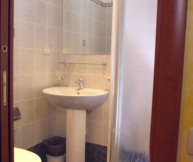 Standardzimmer, Kriss