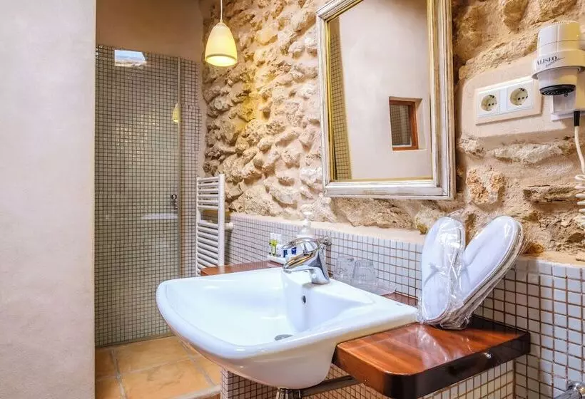 اتاق لوکس با چشم‌انداز باغ, Can Lluc Hotel Rural