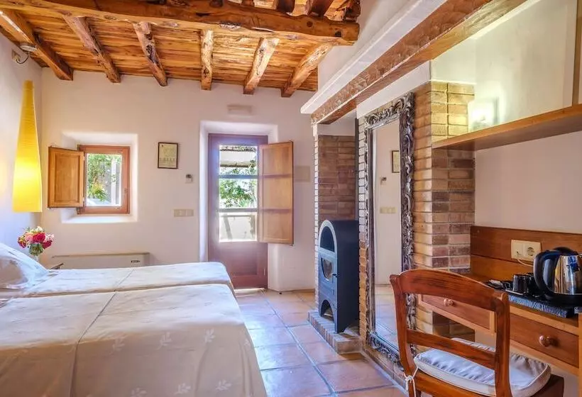 اتاق لوکس با چشم‌انداز باغ, Can Lluc Hotel Rural