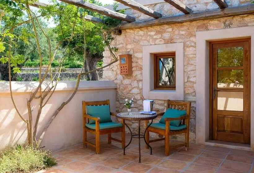 اتاق لوکس با چشم‌انداز باغ, Can Lluc Hotel Rural