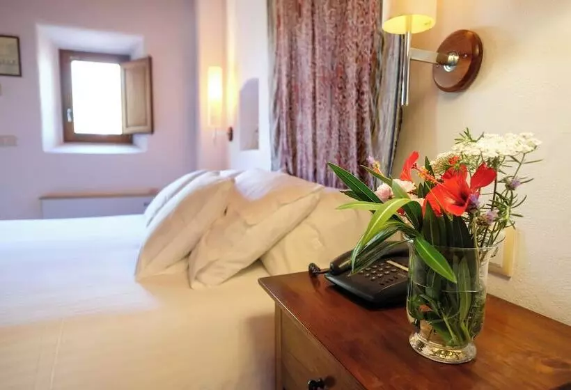اتاق لوکس با چشم‌انداز باغ, Can Lluc Hotel Rural