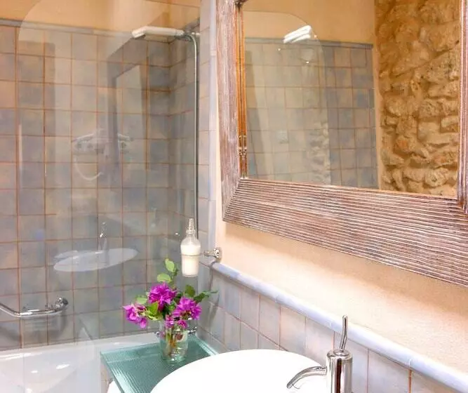 سوئیت جونیور خانوادگی, Can Lluc Hotel Rural