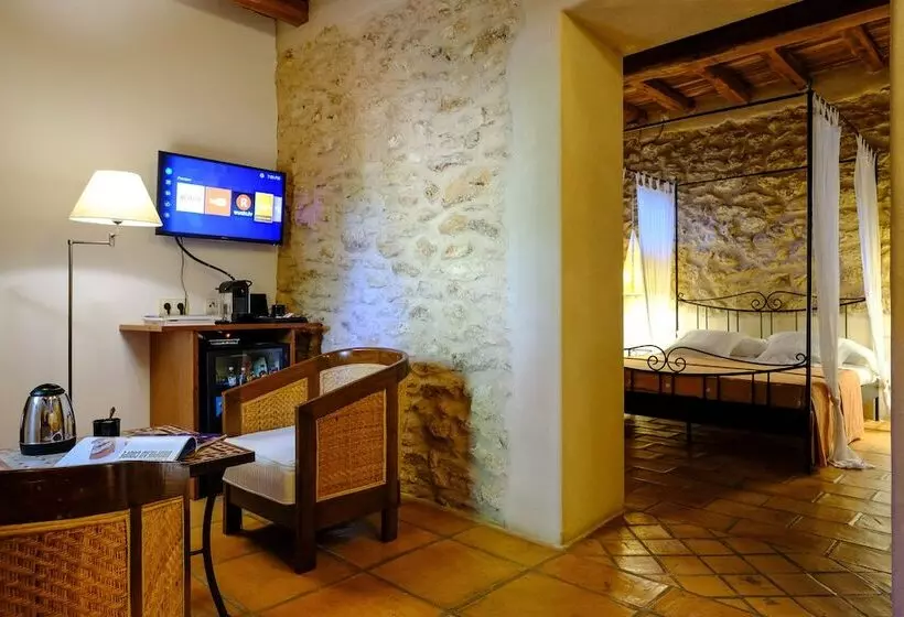 سوئیت جونیور خانوادگی, Can Lluc Hotel Rural