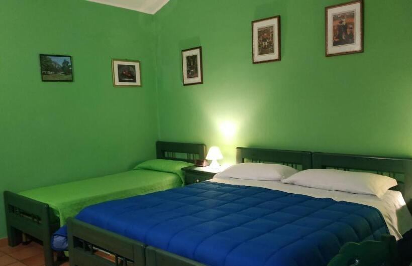 חדר סטנדרט לשלושה, Sa Lolla