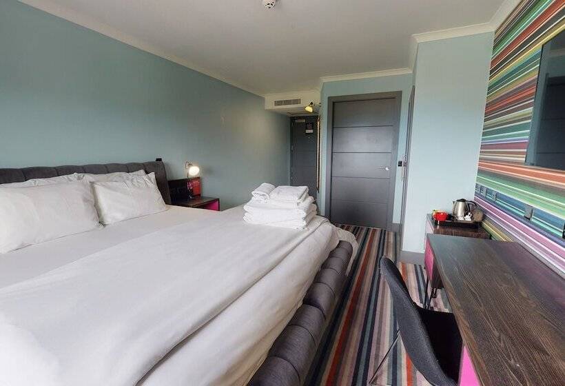 غرفة عائلية, Village Hotel Bournemouth