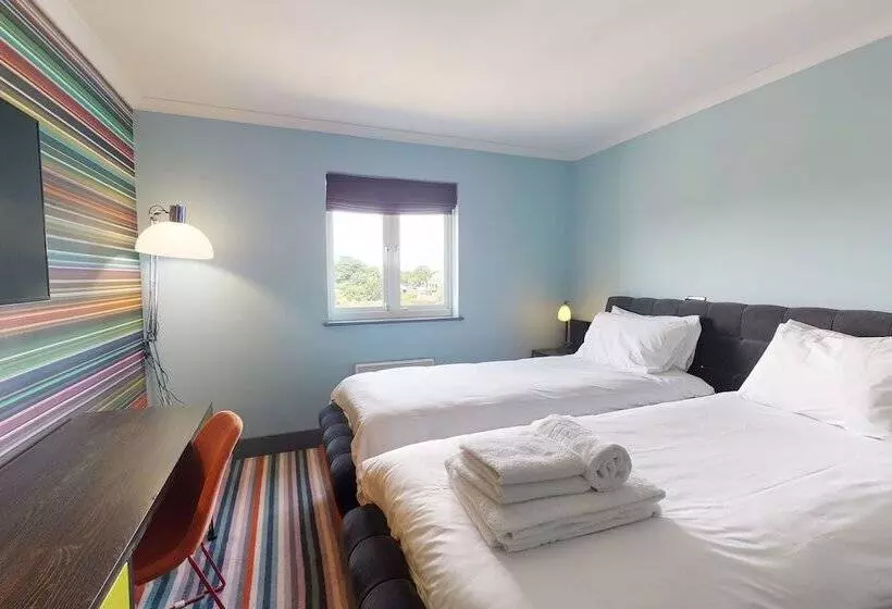 اتاق استاندارد, Village Hotel Bournemouth