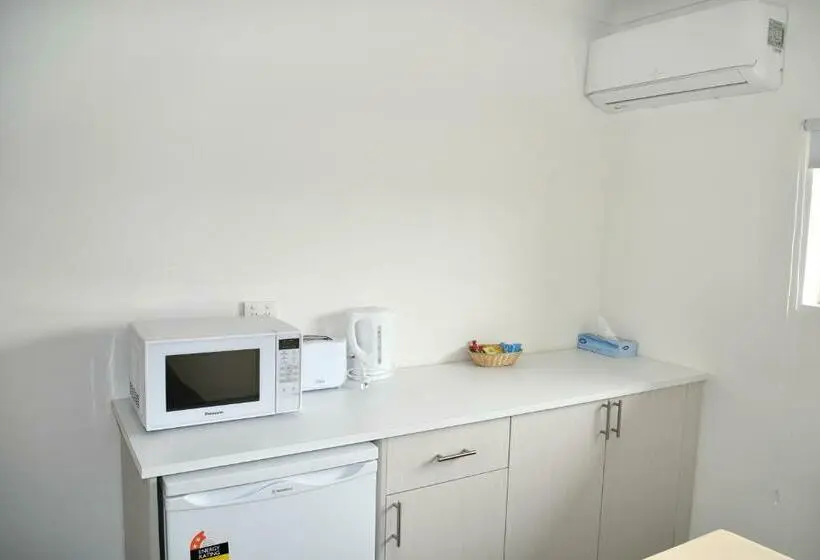 クイーンベッドのスタンダードシングルルーム, Lakeside Inn Wollongong