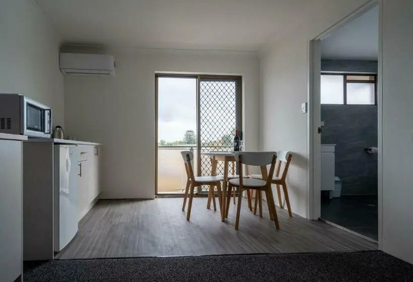 キングサイズベッドのスーペリアルーム, Lakeside Inn Wollongong