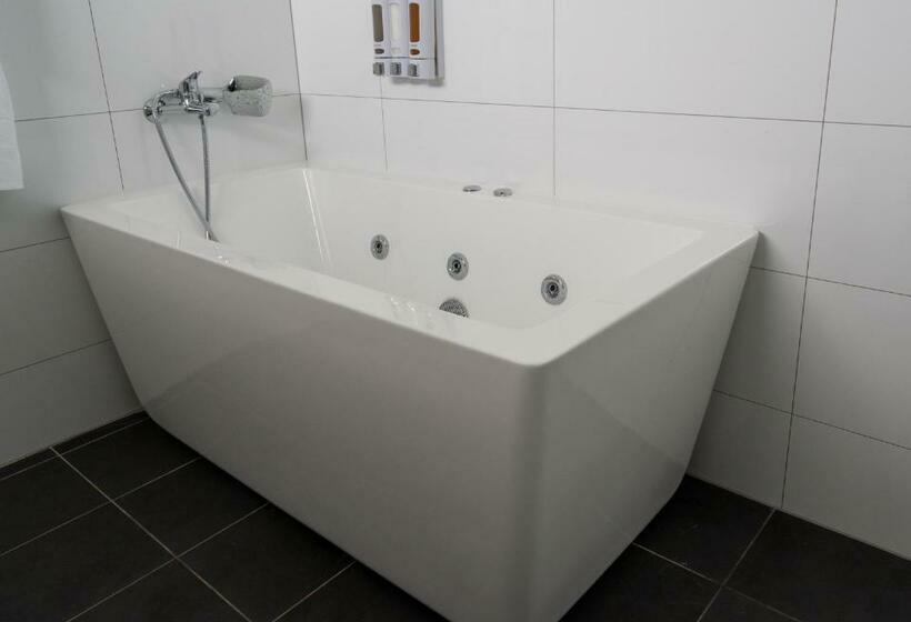 חדר סופריור עם מיטת קינג, Lakeside Inn Wollongong