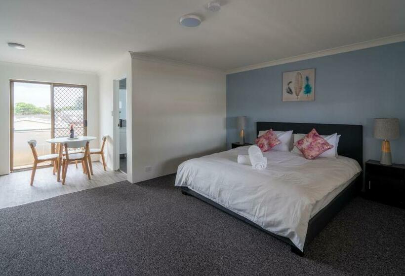 חדר סופריור עם מיטת קינג, Lakeside Inn Wollongong