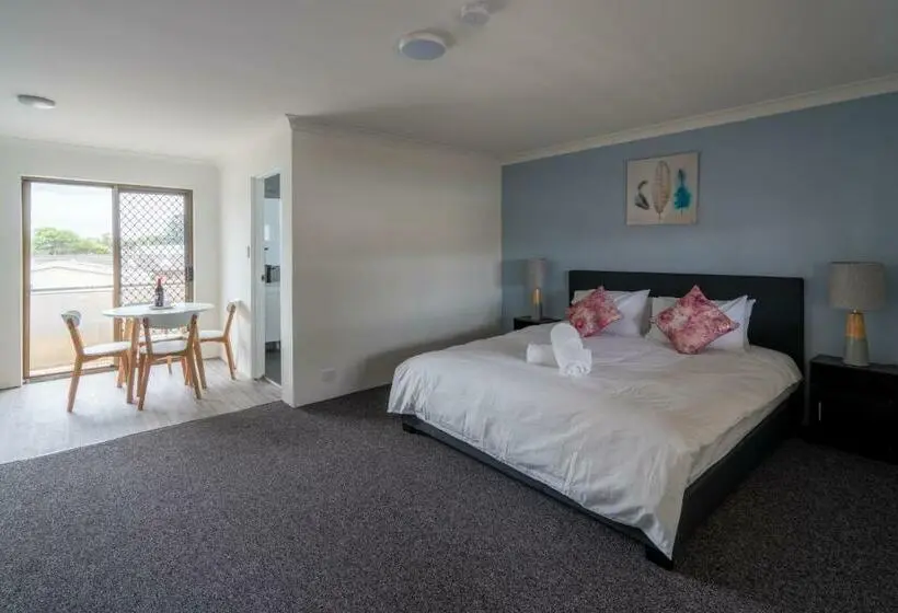 キングサイズベッドのスーペリアルーム, Lakeside Inn Wollongong