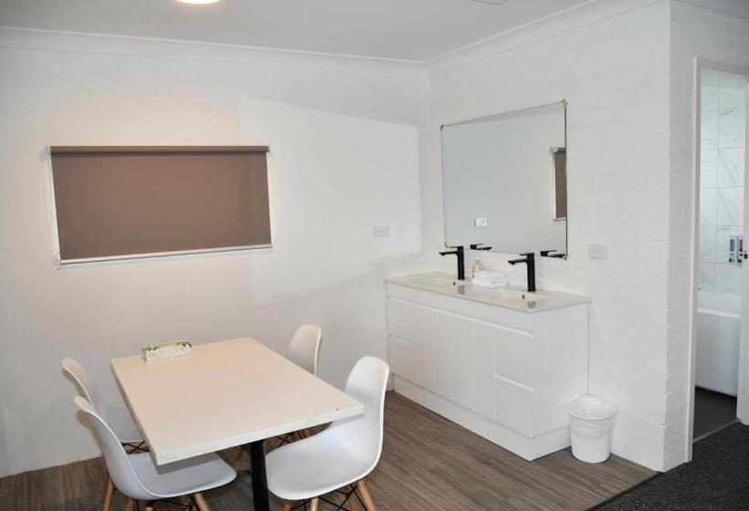 חדר משפחתי, Lakeside Inn Wollongong