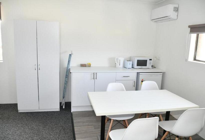 חדר משפחתי, Lakeside Inn Wollongong