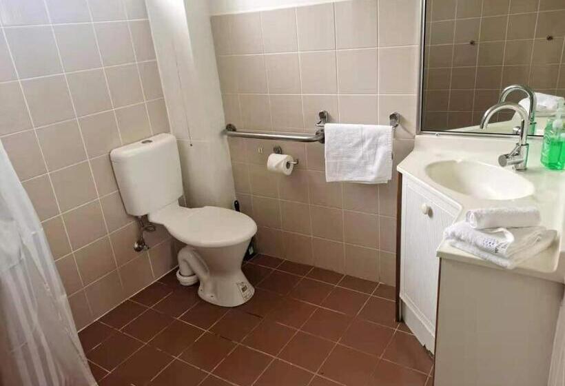 חדר סטנדרט יחיד מותאם לאדם עם מוגבלויות, Lakeside Inn Wollongong