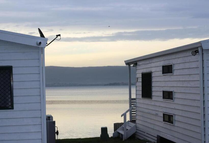 בקתה, Lakeside Inn Wollongong