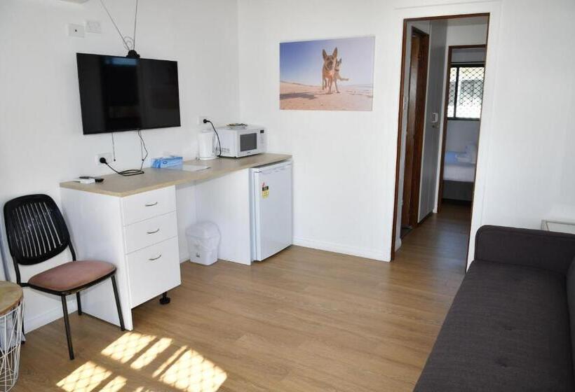 בקתה, Lakeside Inn Wollongong