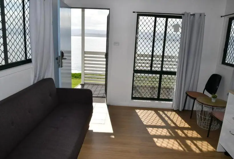 キャビン, Lakeside Inn Wollongong
