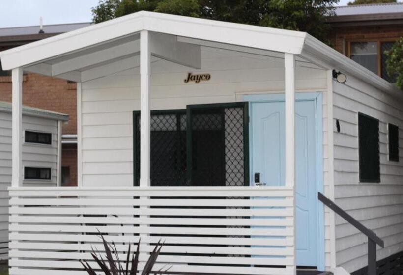 Хижина, Lakeside Inn Wollongong