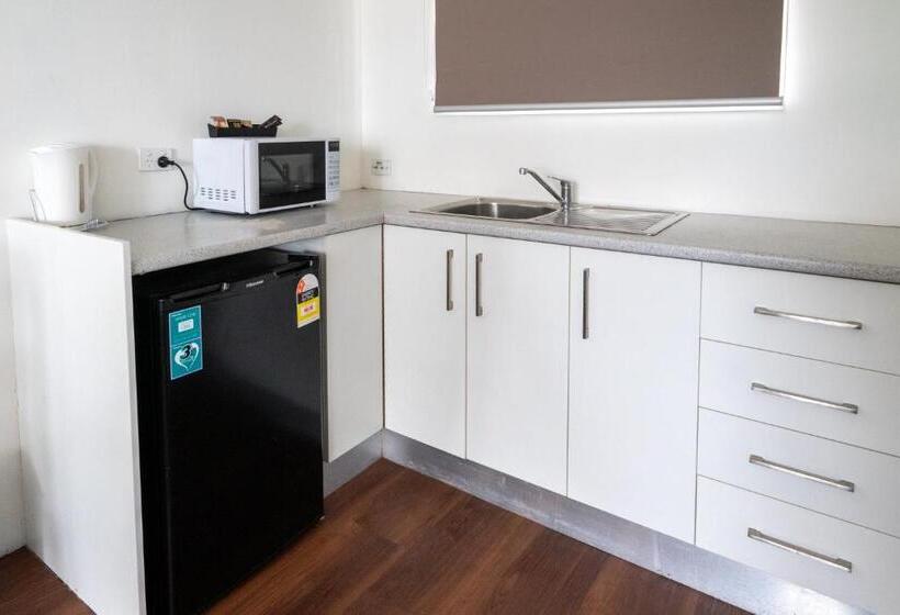 חדר סטנדרט לשלושה, Lakeside Inn Wollongong