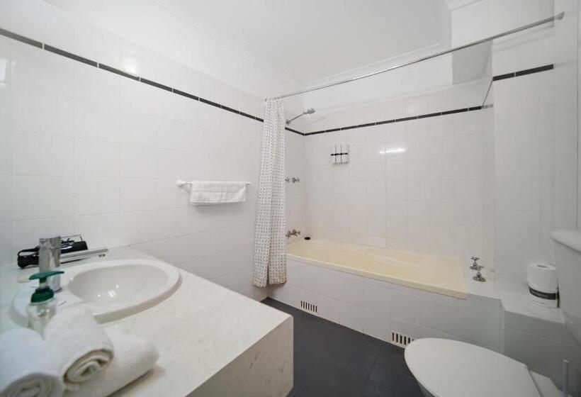 חדר סטנדרט יחיד מותאם לאדם עם מוגבלויות, Lakeside Inn Wollongong