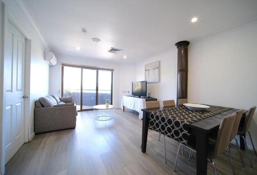 Апартаменты 2 Спальни, Lakeside Inn Wollongong