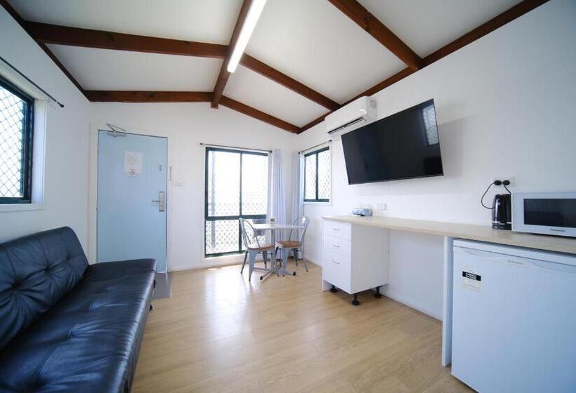 Хижина, Lakeside Inn Wollongong