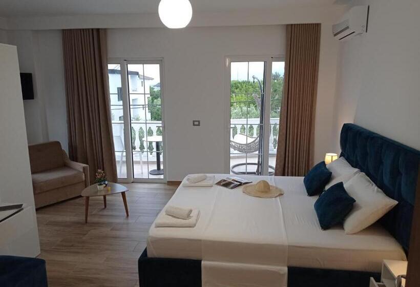 Standard Trippelrum med Balkong, Tre Isole Ksamil