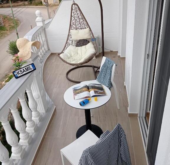 Standard Trippelrum med Balkong, Tre Isole Ksamil