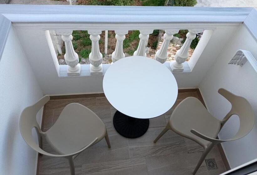 Deluxe Trippelrum, Tre Isole Ksamil