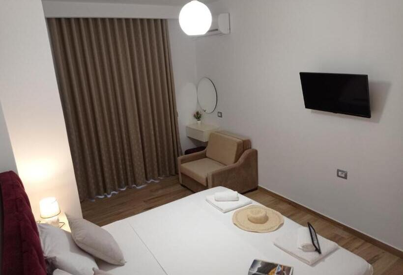 Deluxe Studio, Tre Isole Ksamil