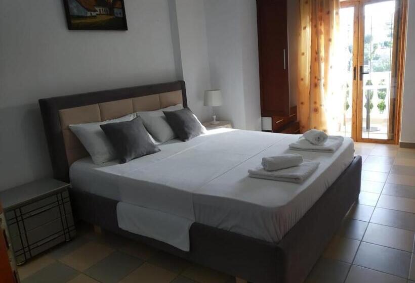 Standardstudio med terrass, Tre Isole Ksamil