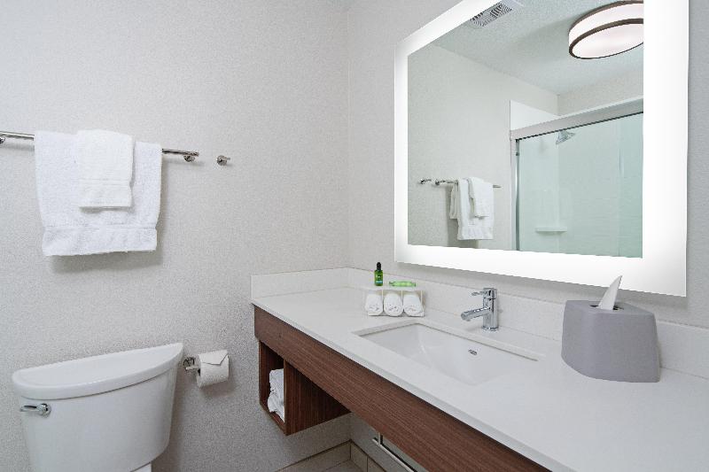 Люкс Кровать Кинг, Holiday Inn Express Seattle   Sea Tac Airport, An Ihg