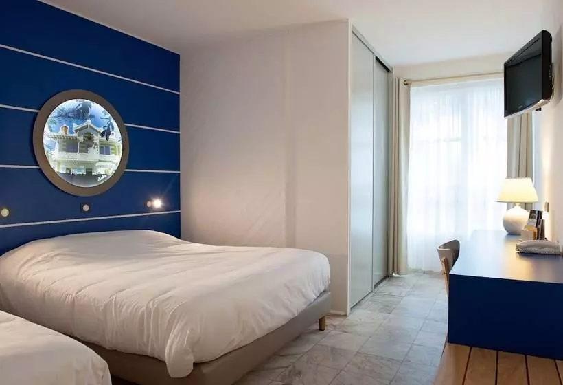 Camera Tripla Standard, Le Dauphin