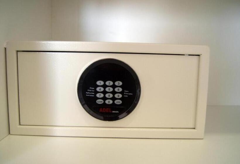 شقة غرفة واحدة, Littoral Tambau Flat