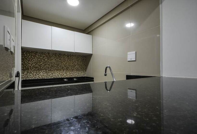 شقة غرفة واحدة, Littoral Tambau Flat