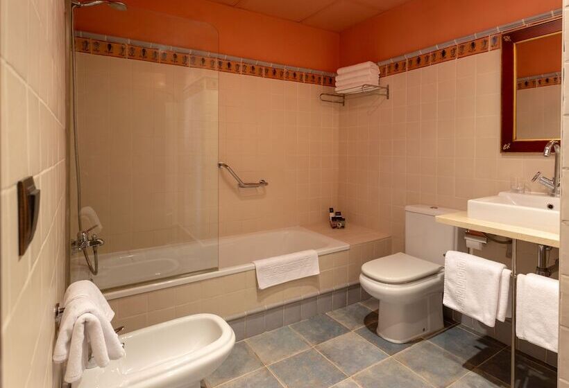 Номер Стандарт, Palacio De Pujadas By Mij