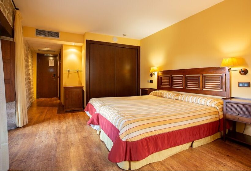 Номер Стандарт, Palacio De Pujadas By Mij