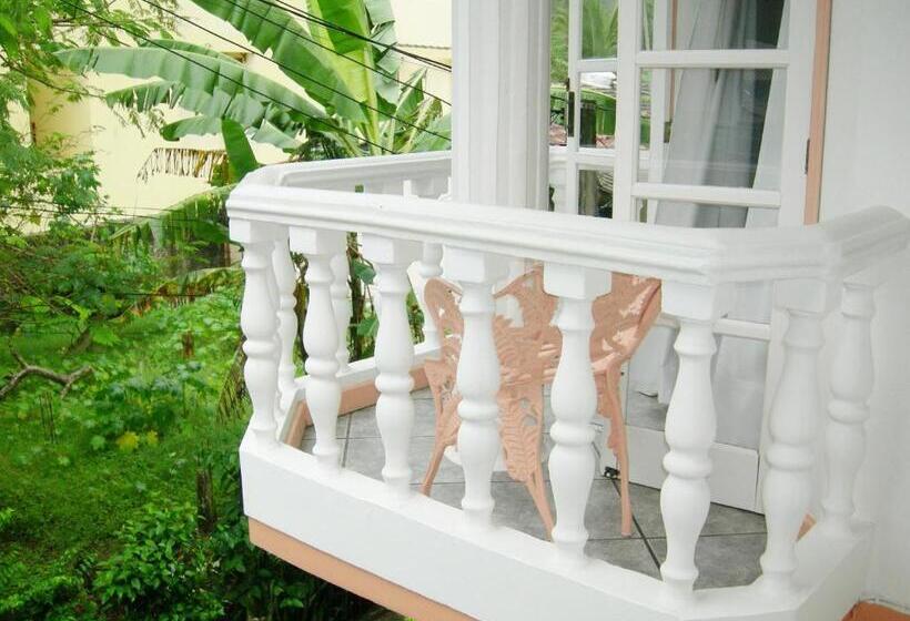 Трехместный Номер Стандарт с Балконом, Pousada Casablanca