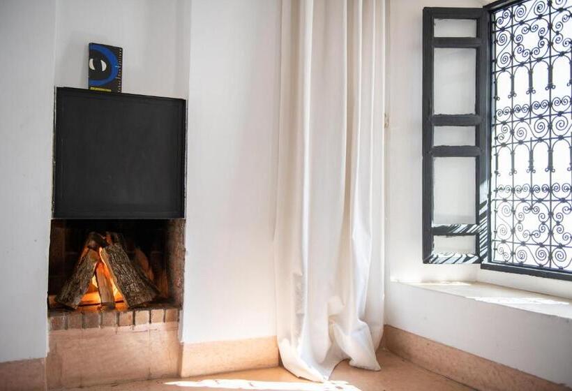 سوییت خانوادگی, Riyad El Cadi