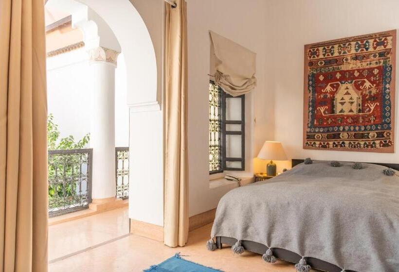 سوییت خانوادگی, Riyad El Cadi