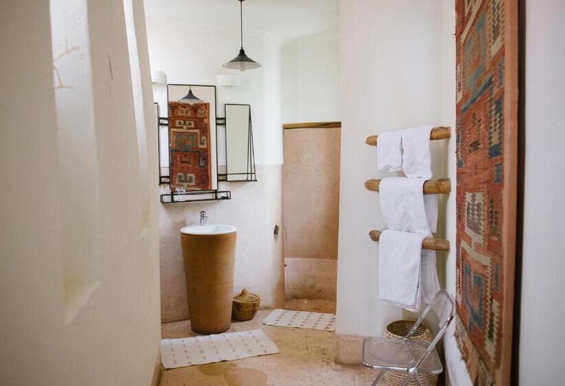 سوییت جونیور, Riyad El Cadi