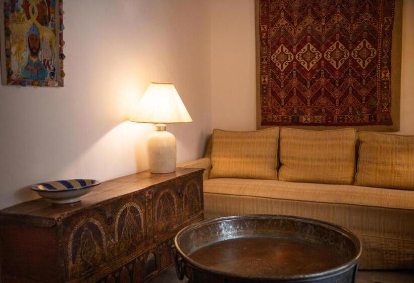 سوییت خانوادگی, Riyad El Cadi