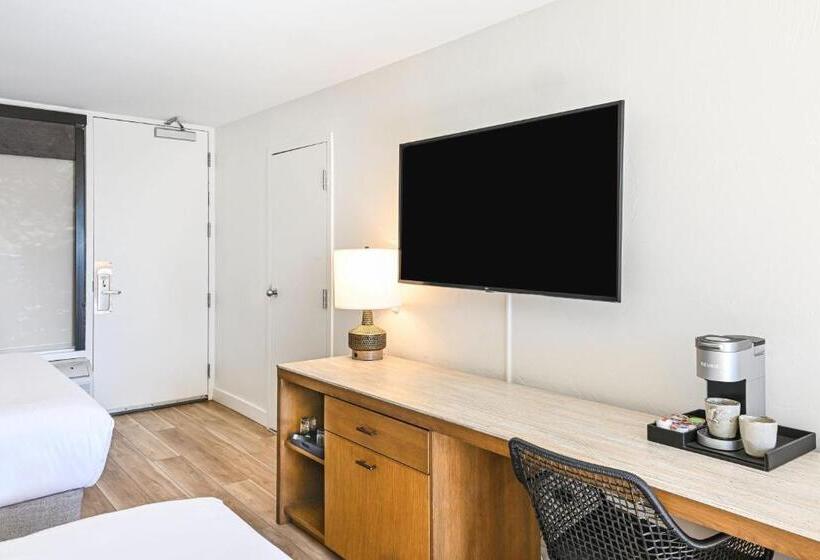 اتاق استاندارد در طبقه همکف, Sky Rock Sedona, A Tribute Portfolio