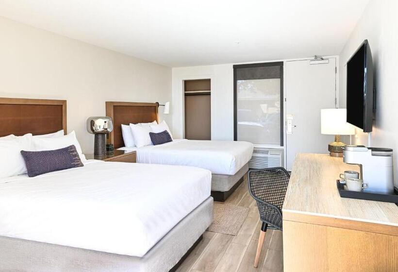 اتاق استاندارد در طبقه همکف, Sky Rock Sedona, A Tribute Portfolio