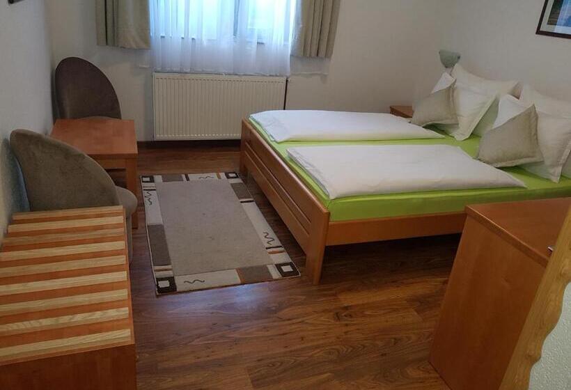 豪华三人间, Pansion Breza