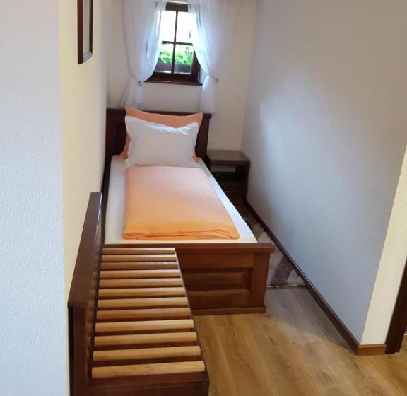 豪华三人间, Pansion Breza